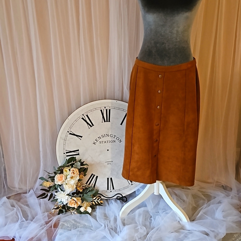 EUC - Faux Suede Sheath Skirt - Retrology - Sz S